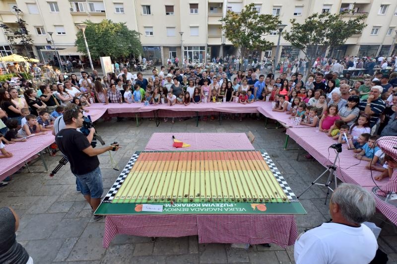 U sklopu Benkovackog kulturnog ljeta Grad Benkovac i Turisticka zajednica Grada Benkovca vec cetvrtu godinu za redom organiziraju manifestaciju Puzevim korakom. Radi se o gastro manifestaciji pripreme i degustacije puzeva. Posjetitelji su imali prilike d U sklopu Benkovackog kulturnog ljeta Grad Benkovac i Turisticka zajednica Grada Benkovca vec cetvrtu godinu za redom organiziraju manifestaciju Puzevim korakom. Radi se o gastro manifestaciji pripreme i degustacije puzeva. Posjetitelji su imali prilike d