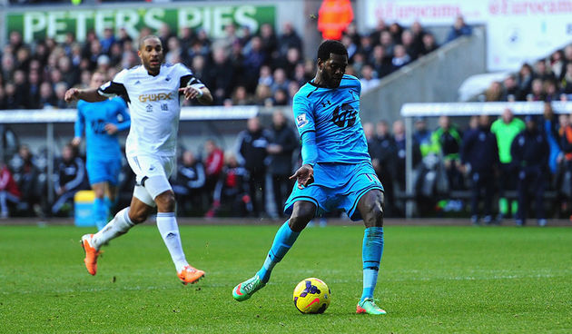 Emmanuel Adebayor, foto: premierleague.com