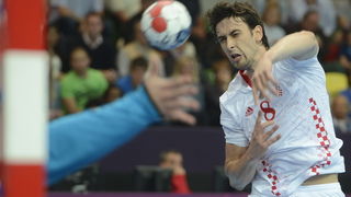London, 310712.
Dvorana Copper Box.
Hrvatska muska rukometna reprezentacija igra utakmicu 2. kolo u skupini B protiv Srbije tokom Olimpijskih Igra u Londonu.
Na fotografiji: Marko Kopljar puca na gol.
Foto: Drago Sopta / CROPIX