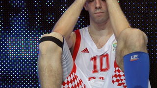 Zadar, 180710. Dvorana Kresimira Cosica na Visnjiku. Kosarkaska utakmica za 3.mjesto Prvenstva Europe do 20 godina izmedju Hrvatske i Spanjolske. Na fotografiji : tuga nakon izgubljene utakmice, Toni Prostran Foto : Vladimir Ivanov / CROPIX