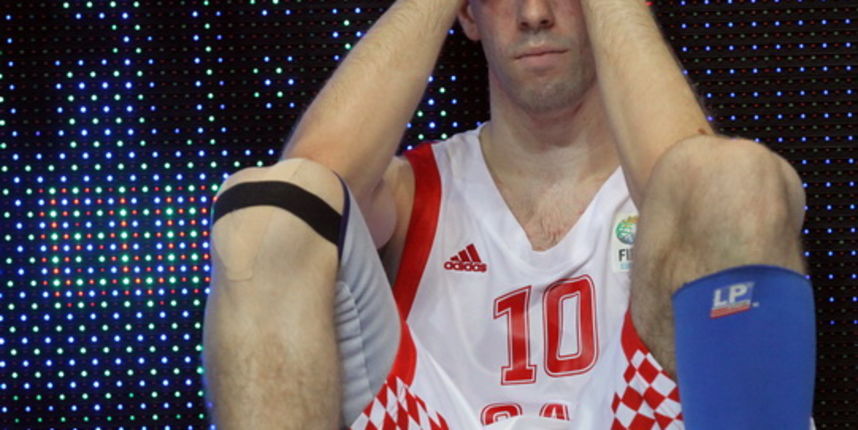 Zadar, 180710. Dvorana Kresimira Cosica na Visnjiku. Kosarkaska utakmica za 3.mjesto Prvenstva Europe do 20 godina izmedju Hrvatske i Spanjolske. Na fotografiji : tuga nakon izgubljene utakmice, Toni Prostran Foto : Vladimir Ivanov / CROPIX Zadar, 180710. Dvorana Kresimira Cosica na Visnjiku. Kosarkaska utakmica za 3.mjesto Prvenstva Europe do 20 godina izmedju Hrvatske i Spanjolske. Na fotografiji : tuga nakon izgubljene utakmice, Toni Prostran Foto : Vladimir Ivanov / CROPIX