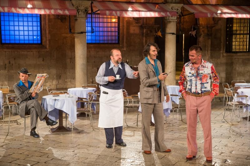 Kostimirana proba predstave Kafetarija prema djelu La bottega del caffe, jednoj od najuspješnijih komedija talijanskog komediografa Carla Goldonija