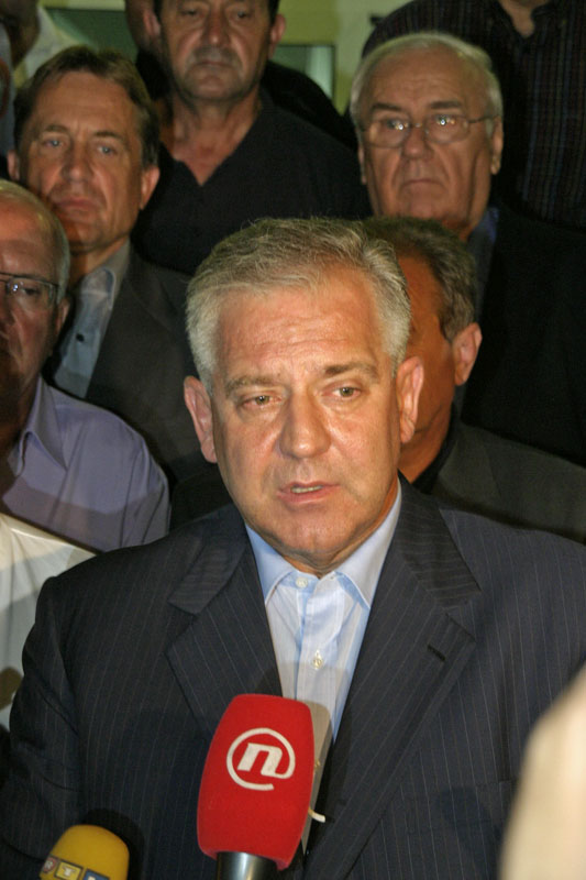 Unesreceni vatrogasci – Politicari dosli u posjet Unesreceni vatrogasci – Politicari dosli u posjet