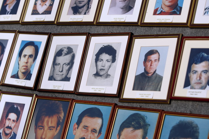 Skabrnja, 181111.
20. obljetnica stradanja Skabrnje. U Skabrnji je uz govore na trgu ispred crkve odrzano i polaganje vijenaca na groblju.
Foto: Jure Miskovic / CROPIX Skabrnja, 181111.
20. obljetnica stradanja Skabrnje. U Skabrnji je uz govore na trgu ispred crkve odrzano i polaganje vijenaca na groblju.
Foto: Jure Miskovic / CROPIX