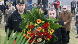 Polaganjem vijenaca na središnjem križu, u Novigradu je obilježena obljetnica pogibije članova HRM-a i Druge gardijske brigade za vrijeme akcije Maslenica. Photo: Dino Stanin/PIXSELL Polaganjem vijenaca na središnjem križu, u Novigradu je obilježena obljetnica pogibije članova HRM-a i Druge gardijske brigade za vrijeme akcije Maslenica. Photo: Dino Stanin/PIXSELL