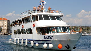 Zadar, 200811.
Navijacka skupina Tornado iz Zadra krenula je brodom na nogometnu utakmicu 5. kola 1. HNL-a u Sibeniku
Foto: Andrija Lucic / CROPIX Zadar, 200811.
Navijacka skupina Tornado iz Zadra krenula je brodom na nogometnu utakmicu 5. kola 1. HNL-a u Sibeniku
Foto: Andrija Lucic / CROPIX