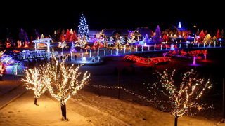 Cazma, 161209.
Grabovnica pokraj Cazme – Bozicna prica obitelji Salaj.
Zlatko Salaj ukrasio je i ove godine cijelo imanje s oko 1 milijun lampica. 
Za posjetitelje ce imanje biti otvoreno od subote 19.12. – 06. sijecnja od 17 h -21h.
Foto: Goran Mehkek /