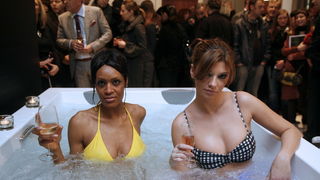 Domjenak za novinare i goste povodom otvorenja salona kupaonske galanterije Art interijera u tornju poslovnog centra Almeria na Vukovarskoj ulici. Okupljeni su imali priliku vidjeti atraktivnu prezentaciju Aleksandre Grdic i Manel Amar Jelic koje su u kup Domjenak za novinare i goste povodom otvorenja salona kupaonske galanterije Art interijera u tornju poslovnog centra Almeria na Vukovarskoj ulici. Okupljeni su imali priliku vidjeti atraktivnu prezentaciju Aleksandre Grdic i Manel Amar Jelic koje su u kup