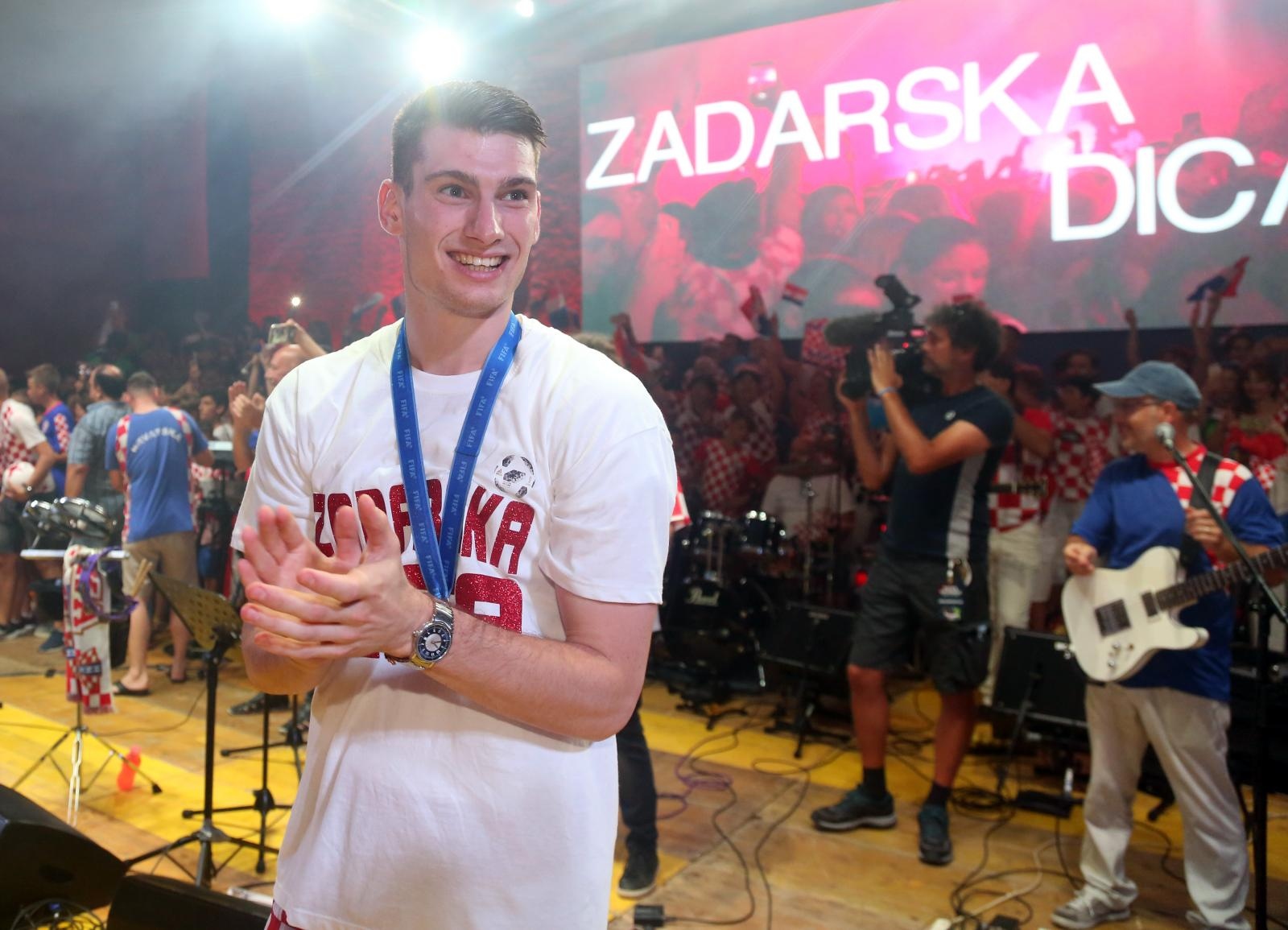 Zadrani na Forumu priredili spektakularan doček za svoje Vatrene Zadrani na Forumu priredili spektakularan doček za svoje Vatrene