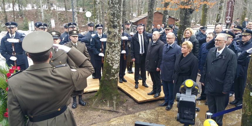 Krvavi Uskrs Krvavi Uskrs