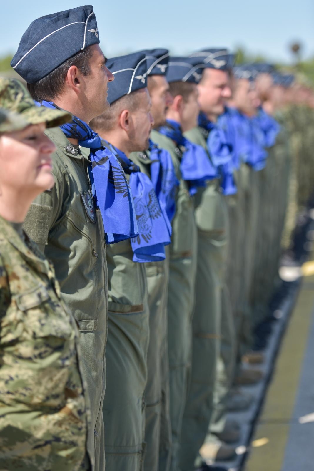 Svečanost povodom završetka obuke pilota na helikopterima OH-58D Kiowa Warrior Svečanost povodom završetka obuke pilota na helikopterima OH-58D Kiowa Warrior