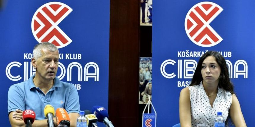 06.08.2014., Zagreb – Na konferenciji za medije Aleksandar Petrovic predstavio plan za sanaciju kosarkaskog kluba Cibona. Photo: Marko Lukunic/PIXSELL 06.08.2014., Zagreb – Na konferenciji za medije Aleksandar Petrovic predstavio plan za sanaciju kosarkaskog kluba Cibona. Photo: Marko Lukunic/PIXSELL