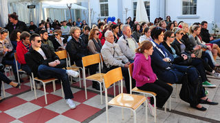 Zadar, 28.03.2012. snimio: Nenad Marčev
Marijana Dokoza
Promocija knjige Naranyjin plač
Gradska knjižnica
Tekst iz knjige čitala Vanessa Radman Zadar, 28.03.2012. snimio: Nenad Marčev
Marijana Dokoza
Promocija knjige Naranyjin plač
Gradska knjižnica
Tekst iz knjige čitala Vanessa Radman