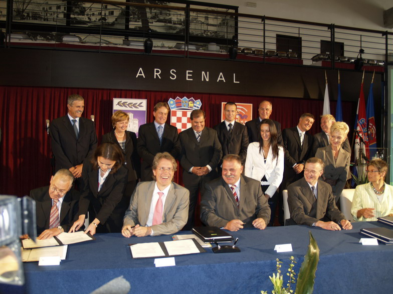 Potpis ugovora za Luku Zadar 7.rujna 2007, Arsenal Zadar Potpis ugovora za Luku Zadar 7.rujna 2007, Arsenal Zadar