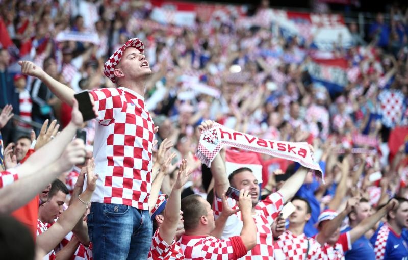 Slavlje igrača i navijača nakon pobjede nad Turskom. Photo: Goran Stanzl/PIXSELL Slavlje igrača i navijača nakon pobjede nad Turskom. Photo: Goran Stanzl/PIXSELL