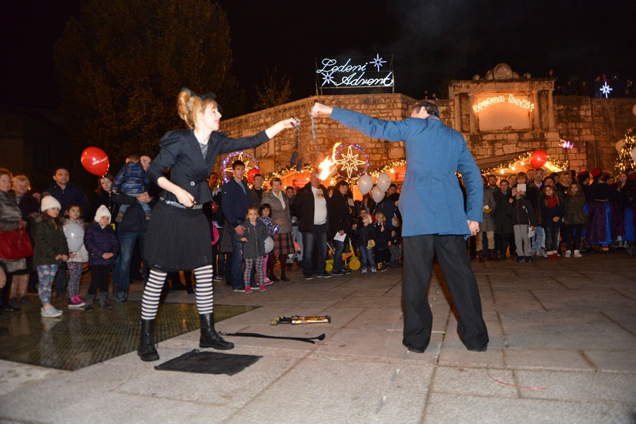 Započeo Advent u Zadru ; foto Iva Perinčić