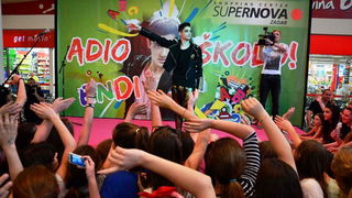 Supernova: Adio školo uz uručenje nagradnog automobila Audi A 1 i velike donacije u visini 50.000 kn HCK-u Supernova: Adio školo uz uručenje nagradnog automobila Audi A 1 i velike donacije u visini 50.000 kn HCK-u