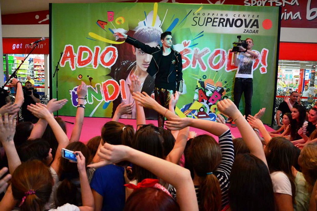 Supernova: Adio školo uz uručenje nagradnog automobila Audi A 1 i velike donacije u visini 50.000 kn HCK-u Supernova: Adio školo uz uručenje nagradnog automobila Audi A 1 i velike donacije u visini 50.000 kn HCK-u