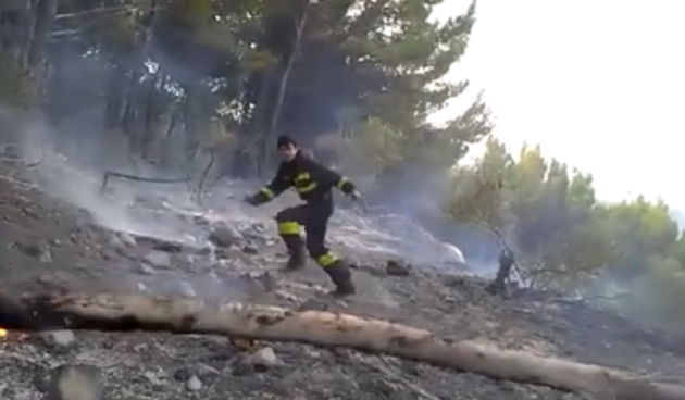 Vatrogasci nakon ugašenog požara pronašli snagu i za našalit se