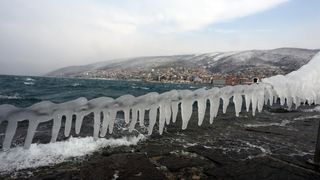 Zaleđeno more i čudesne ledene skulpture na senjskoj rivi
