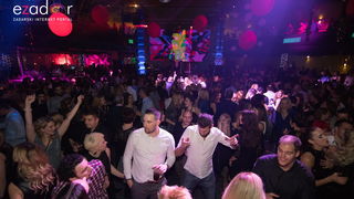 Ludnica u Saturnusu: Najbolji doček u svemiru i šire Ludnica u Saturnusu: Najbolji doček u svemiru i šire