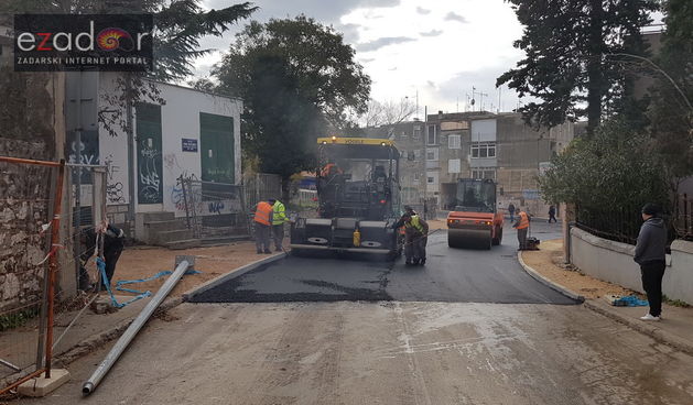 Na rekonstruirano križanje u Vruljici postavlja se završni sloj asfalta
