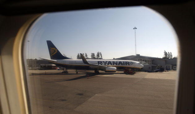 Helsinki, 050409.?Predstavnici zadarskih medija na trodnevnom posjetu Stockholmu i Helsinkiju. U prijestolnicama Svedske i Finske novinari su boravili u povodu otvaranja Ryanairove zracne linije Zadar – Stockholm – Zadar. ?Zrakoplov Ryanaira na pisti.
Fot