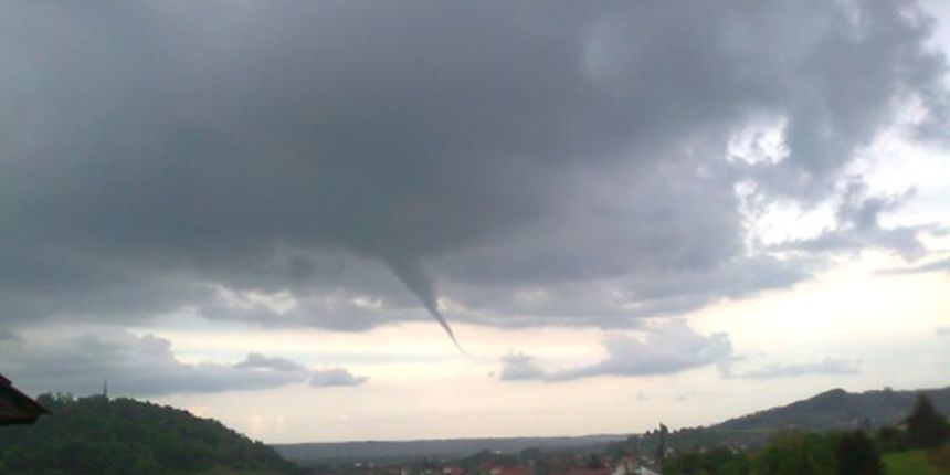 Tuča padala u Slavoniji, iznad Leopglave stvorila se pijavica, foto: 24sata/Tomislav Funda Tuča padala u Slavoniji, iznad Leopglave stvorila se pijavica, foto: 24sata/Tomislav Funda