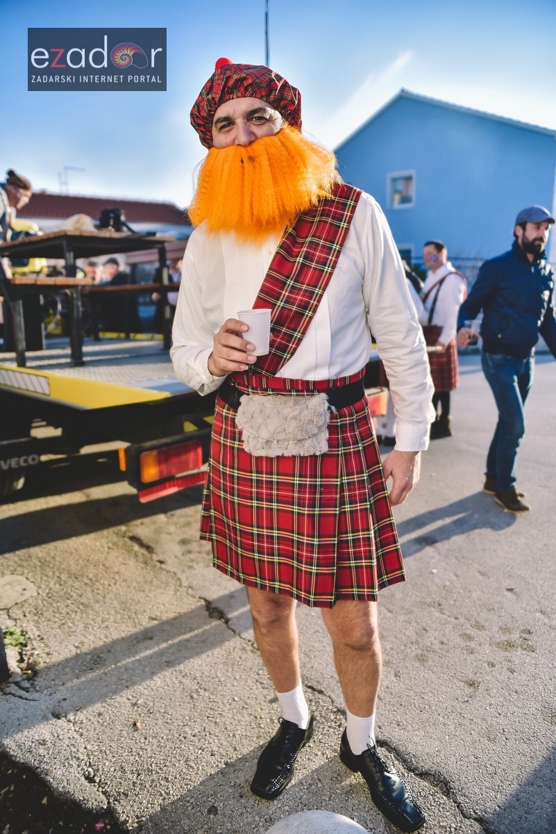 Škotski kiltovi preplavili zadarske Stanove Škotski kiltovi preplavili zadarske Stanove