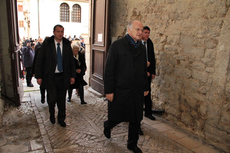 Kneževa palača: Izložba “Tragovi prošlosti na vratima sadašnjosti” Kneževa palača: Izložba “Tragovi prošlosti na vratima sadašnjosti”