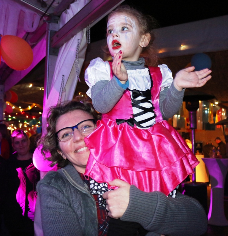 Virske maškare: Nedjelja u znaku zvijezdice Meri, Tota i Tempo Banda