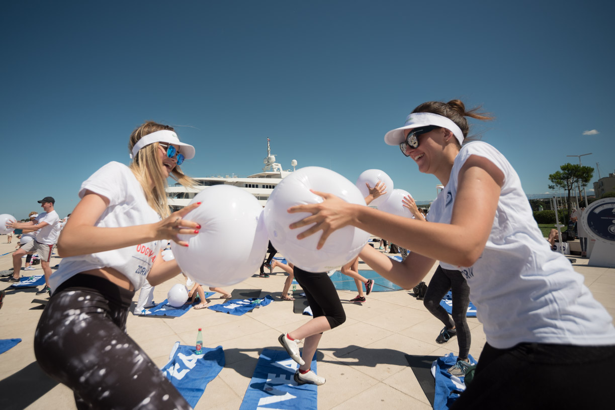 Stotinu vježbača na jutarnjem treningu Aktivne Hrvatske pozdravilo sunce Stotinu vježbača na jutarnjem treningu Aktivne Hrvatske pozdravilo sunce