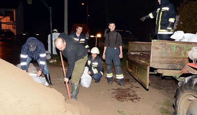 U poplavom ugroženu općinu Lekenik noćas upućeno dodatnih 100 vojnika, foto: pixell.hr