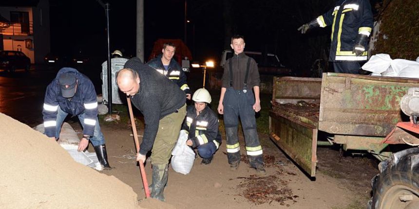 U poplavom ugroženu općinu Lekenik noćas upućeno dodatnih 100 vojnika, foto: pixell.hr U poplavom ugroženu općinu Lekenik noćas upućeno dodatnih 100 vojnika, foto: pixell.hr