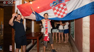 Čudesna noć: Velika fešta ulicama Zadra nakon plasmana Vatrenih u finale SP Čudesna noć: Velika fešta ulicama Zadra nakon plasmana Vatrenih u finale SP