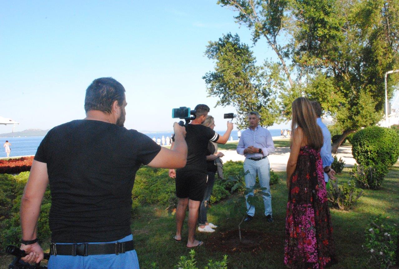 Gradonačelnik Dukić i župan Longin posadili smokvu kod Morskih orgulja