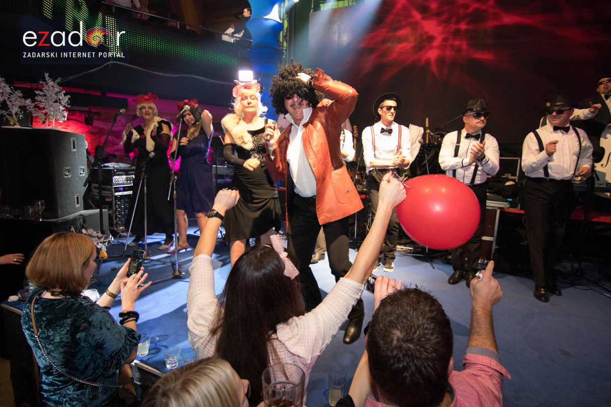 Ludnica u Saturnusu: Najbolji doček u svemiru i šire Ludnica u Saturnusu: Najbolji doček u svemiru i šire