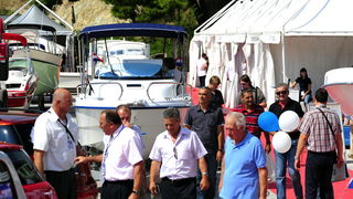 Sibenik ,160910.
Marina Mandalina
Treci Adriatic Boat Show otvoren i traje 4 dana u kojem ce posjetitelji imati priliku vidjeti preko 150 plovila i preko 175 standova sa ponudom svega vezanog more i brodove
na slici izlozbeni brodovi.
Foto: Niksa Stipanic
