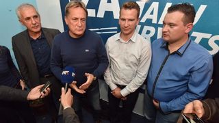 Zadar – Bozidar Kalmeta u stranackim prostorijama HDZ-a pratio rezultate izbora. Photo: Dino Stanin/PIXSELL