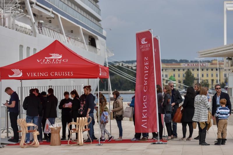 Kruzer Viking Sea na Veliku subotu u Zadar uplovio s oko tisuću turista. Foto: Dino Stanin/PIXSELL Kruzer Viking Sea na Veliku subotu u Zadar uplovio s oko tisuću turista. Foto: Dino Stanin/PIXSELL