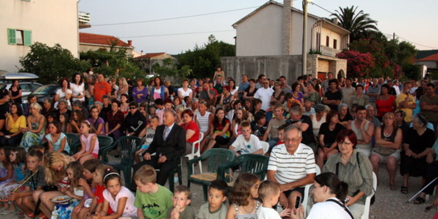 Vecer folklora: KUD Nevijana i ansambl Horenak u Nevidjenima Vecer folklora: KUD Nevijana i ansambl Horenak u Nevidjenima