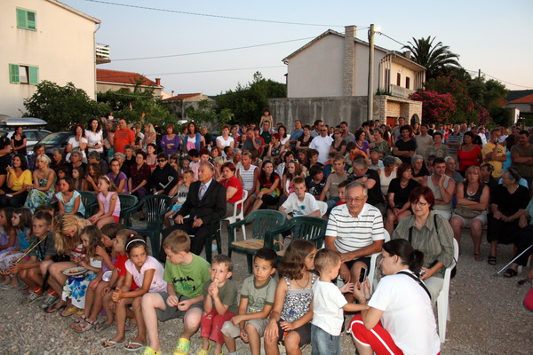 Vecer folklora: KUD Nevijana i ansambl Horenak u Nevidjenima Vecer folklora: KUD Nevijana i ansambl Horenak u Nevidjenima