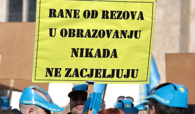 Sindikat hrvatskih ucitelja odrzao je danas na Markovom trgu prosvjed kojim je iskazao nezadovoljstvo stausom i pravima zaposlenih u osnovnoskolskom sustavu. Photo: Patrik Macek/PIXSELL