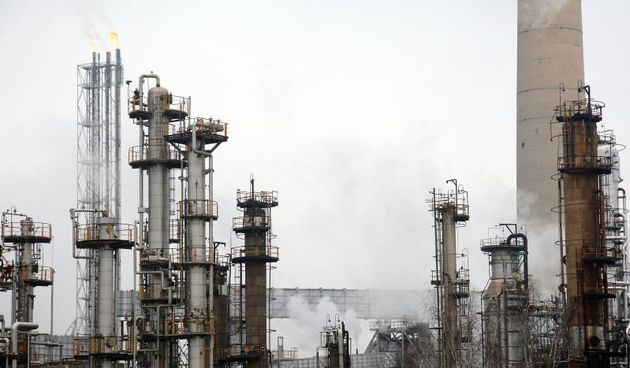 Sisak – Do kraja tjedna ugasiti ce se postrojenja u sisackoj Rafineriji i radnici su s pravom zabrinuti za sudbinu poduzeca i svoja radna mjesta. Photo:Nikola Cutuk/PIXSELL Autor  Nikola Cutuk/PIXSELL Ključne riječi  INA, zatvaranje, rafinerija, postrojen