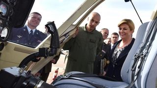 Predsjednica Kolinda Grabar-Kitarović posjetila 93. zrakoplovnu bazu Zemunik. Foto: Dino Stanin/PIXSELL