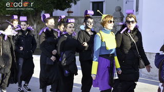 Paški zimski karneval 2018: Karnevalska povorka prošla ulicama grada do Pijace