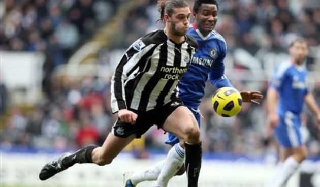 Newcastle United Andy Carroll vies for the ball with Chelsea John Obi Mikel  // AP Photo
