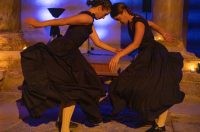 More ko žena pomiče pločice dragulja – igra svjetla, sjene i pokreta u crkvi Sv. Donata