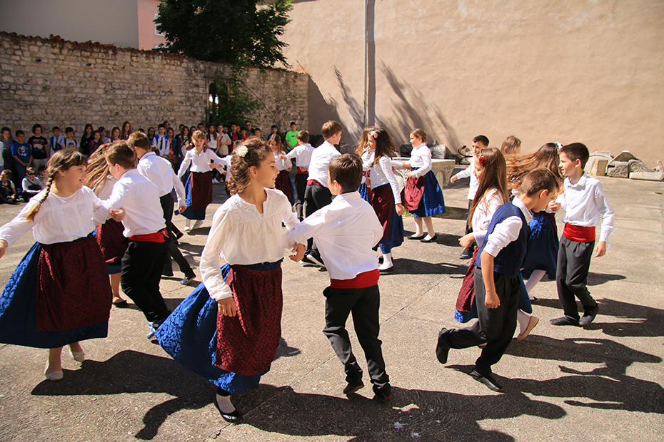 OŠ Zadarski otoci: “Igrajmo se igrajmo-igre dida moga”