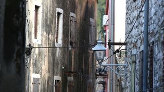 Skradin romantičan mediteranski grad na desnoj obali rijeke Krke Skradin romantičan mediteranski grad na desnoj obali rijeke Krke